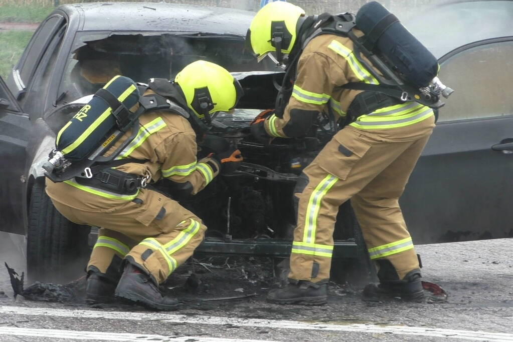 BMW gaat in vlammen op tijdens proefrit