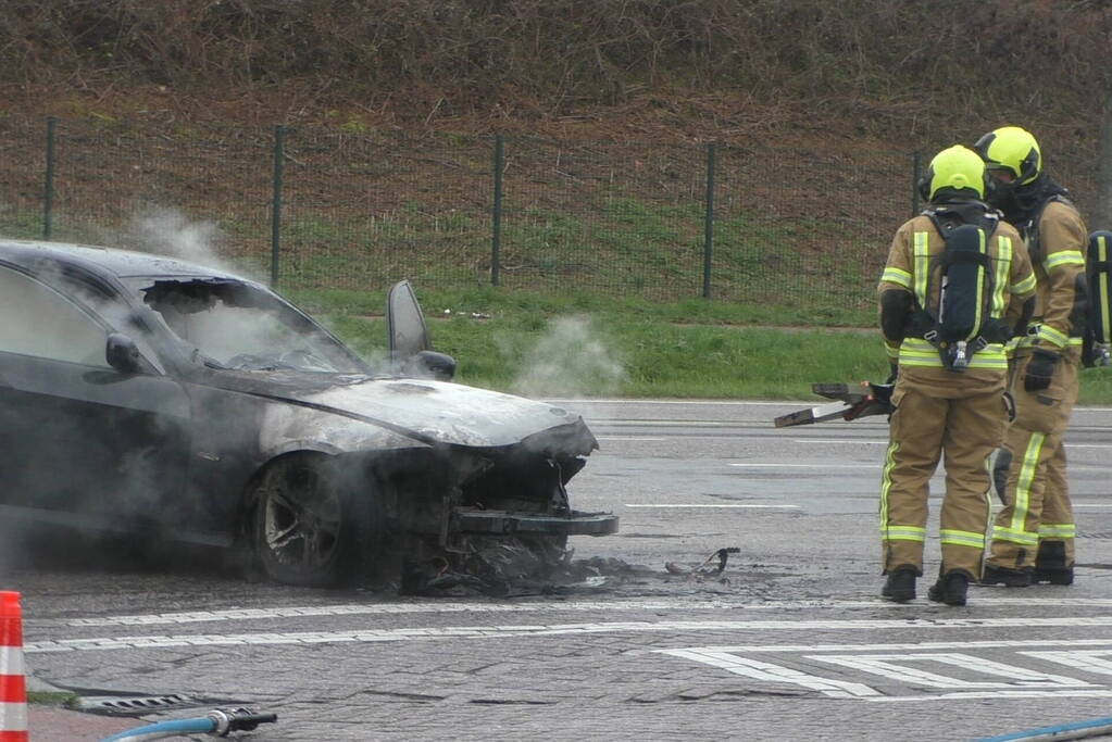 BMW gaat in vlammen op tijdens proefrit