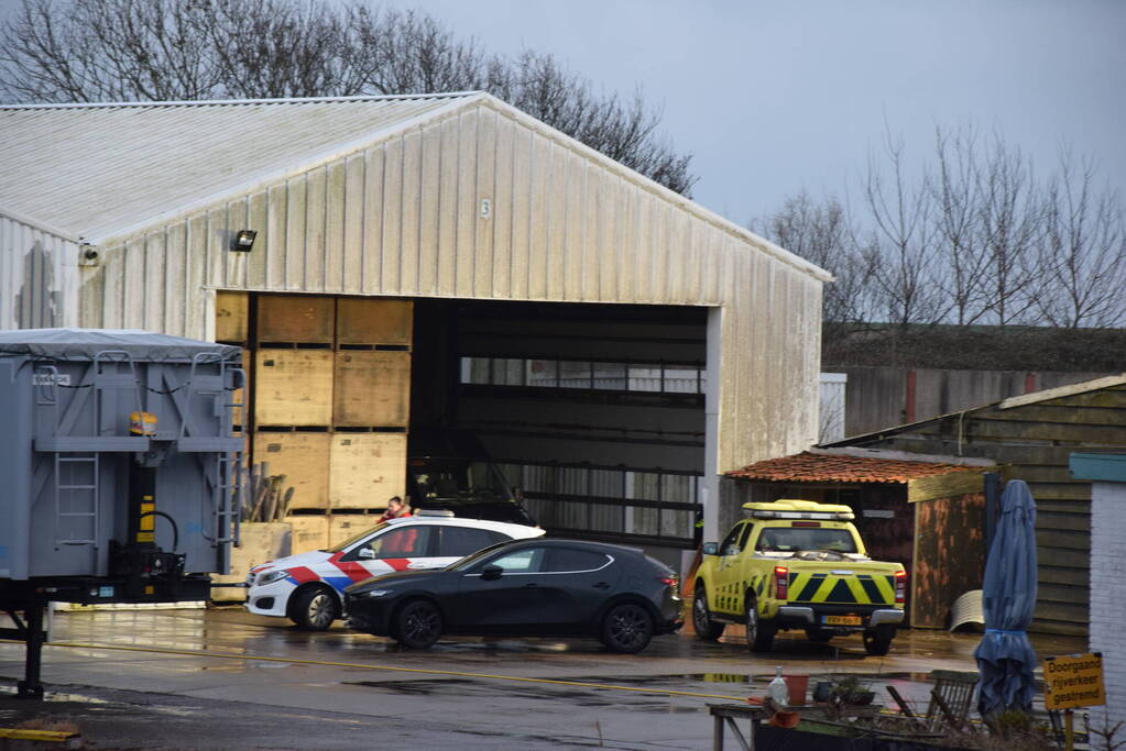 Arrestatieteam valt loods binnen