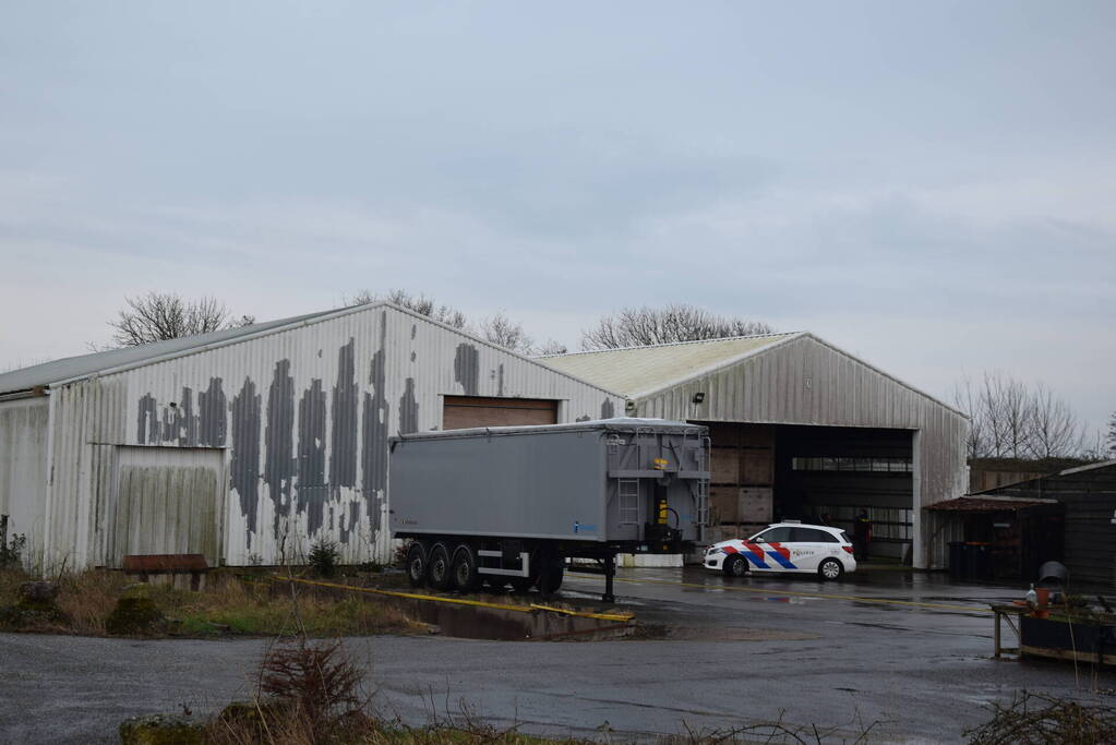 Arrestatieteam valt loods binnen