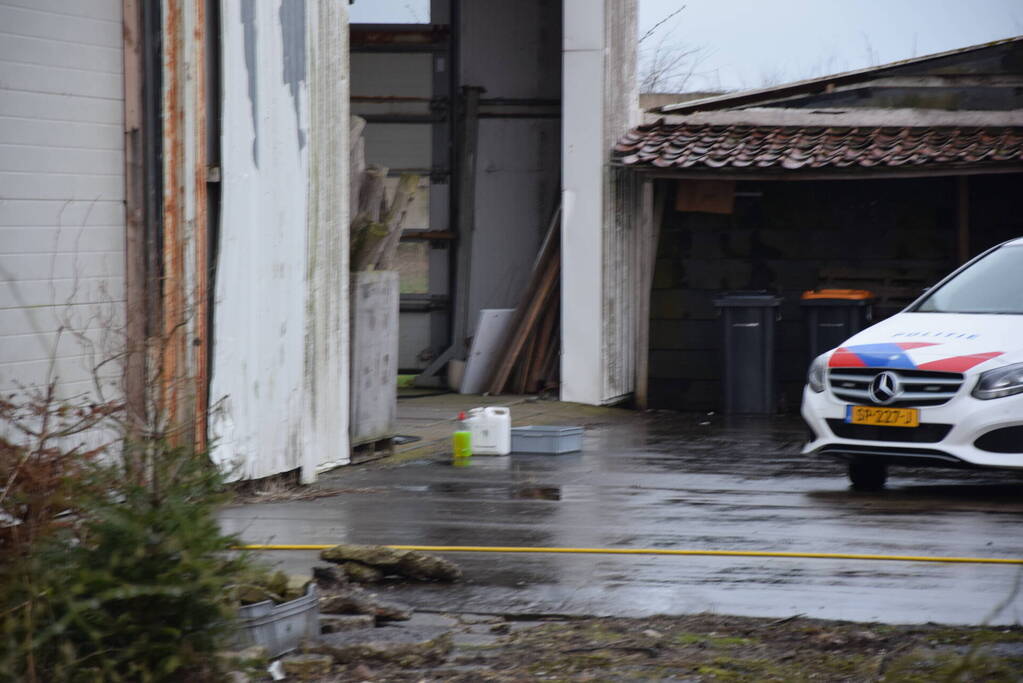 Arrestatieteam valt loods binnen
