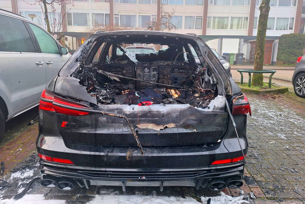Audi compleet verwoest door brand