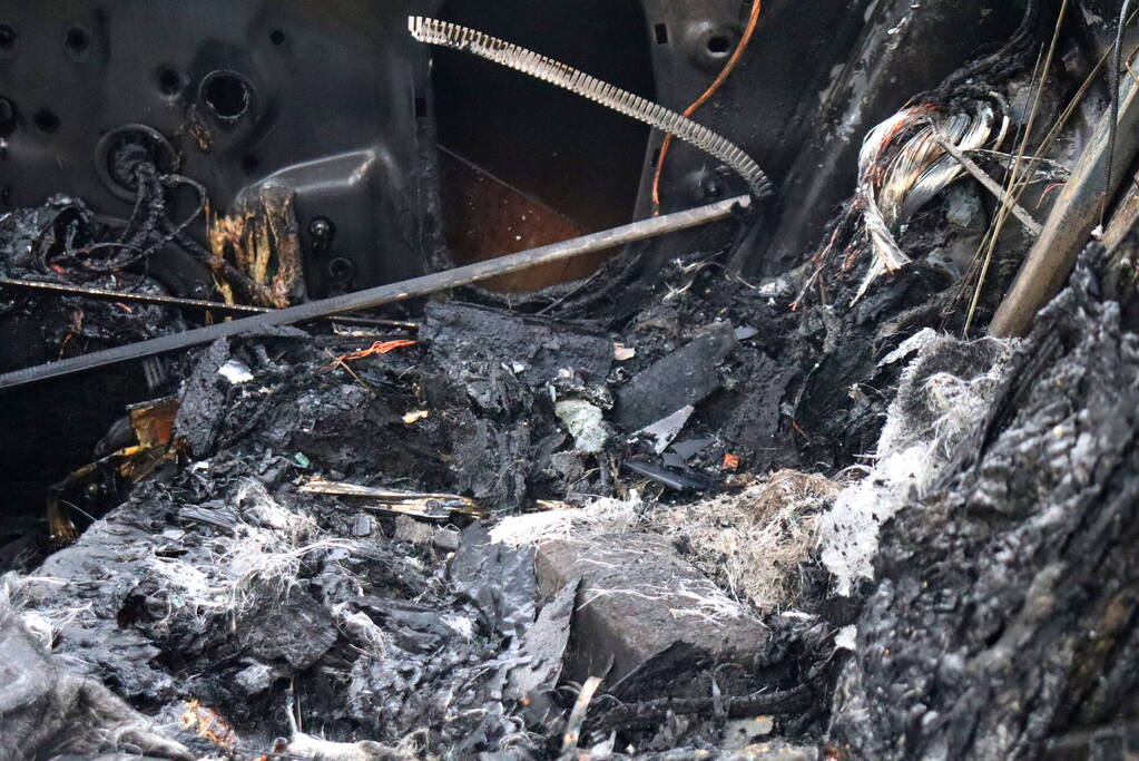 Audi compleet verwoest door brand