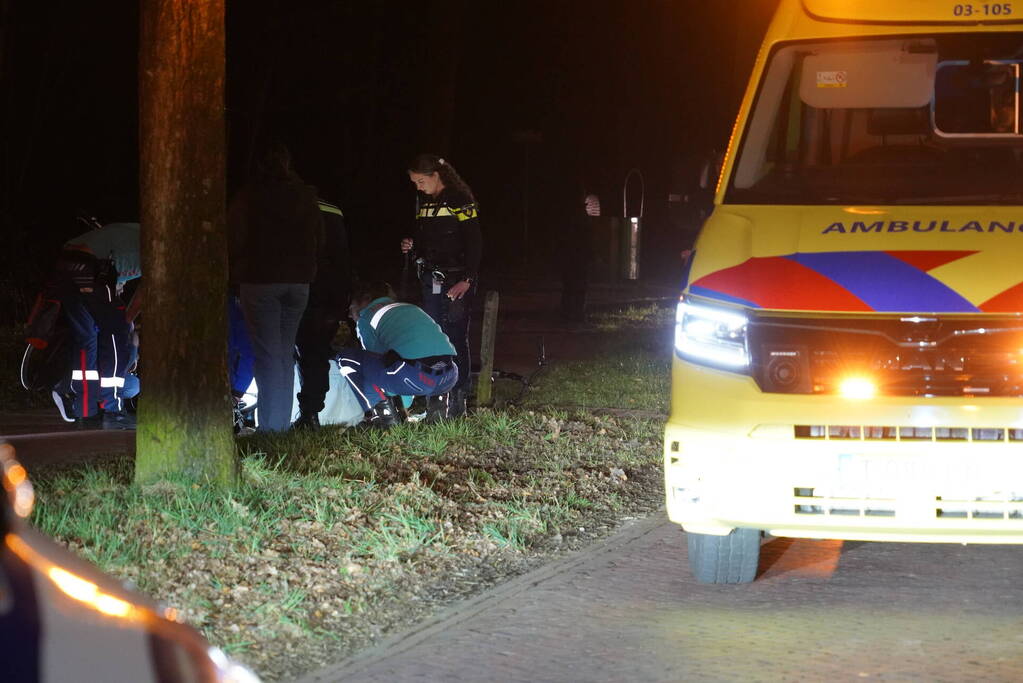 Meisje bekneld in fiets bij ongeval met andere fiets