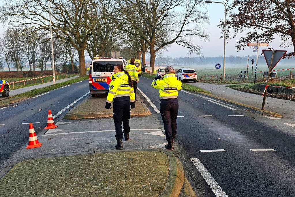 Fietser overleden bij aanrijding met bestelbus
