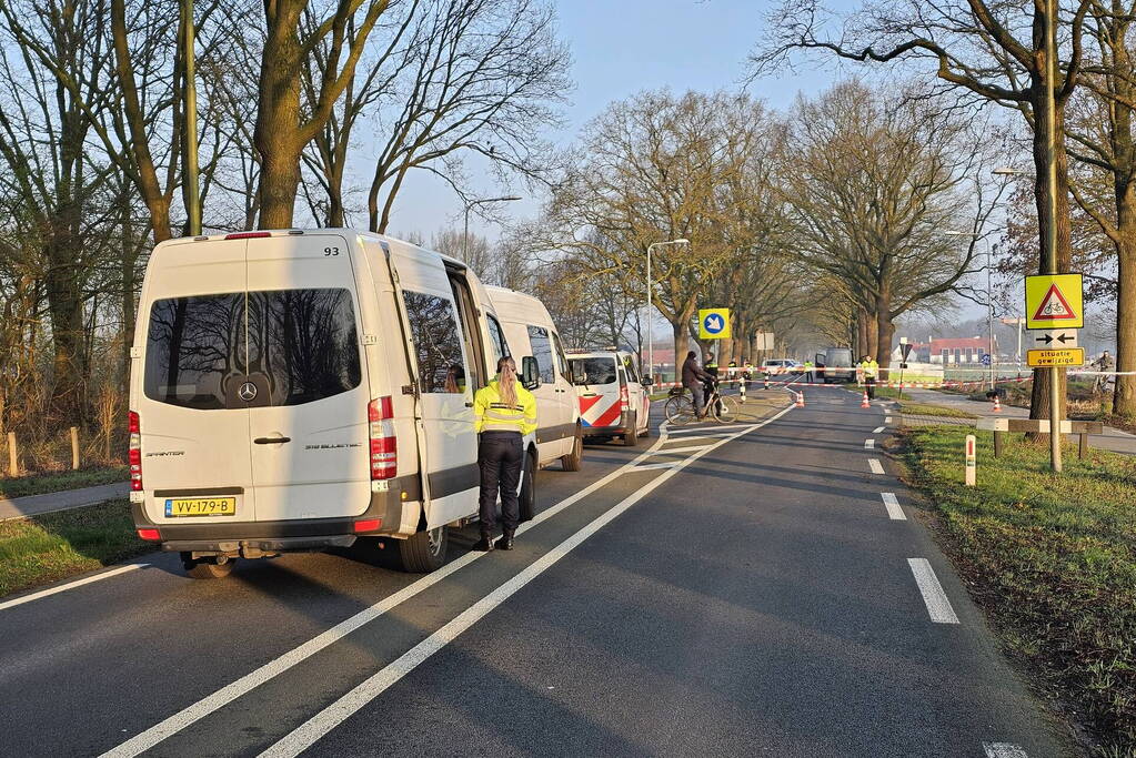 Fietser overleden bij aanrijding met bestelbus