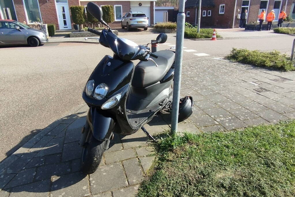 Scooterrijder gewond bij botsing met auto