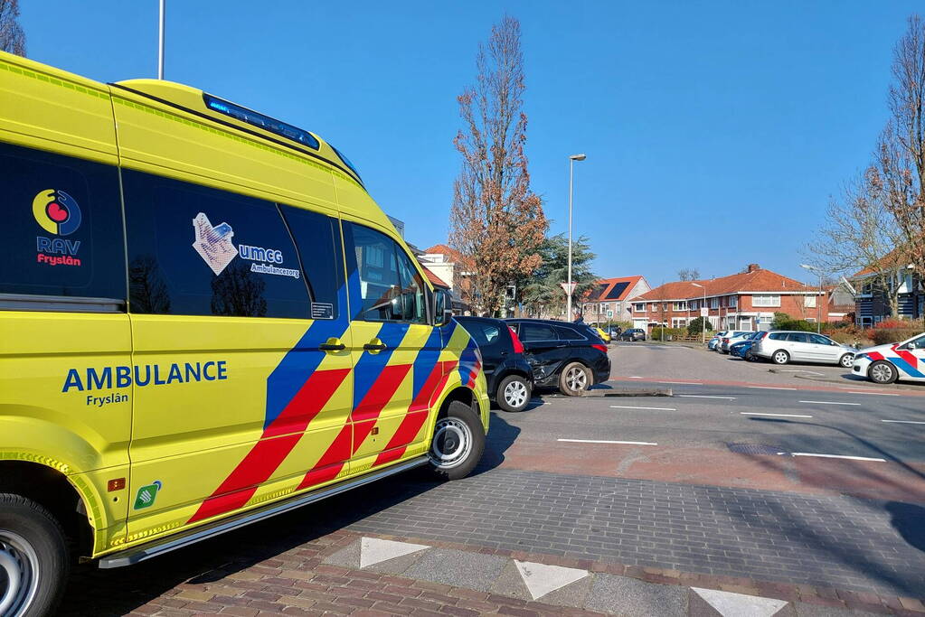 Auto's zwaar beschadigd door aanrijding