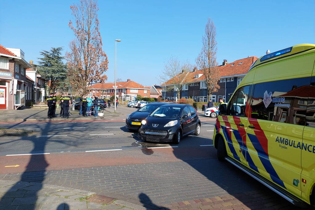 Auto's zwaar beschadigd door aanrijding