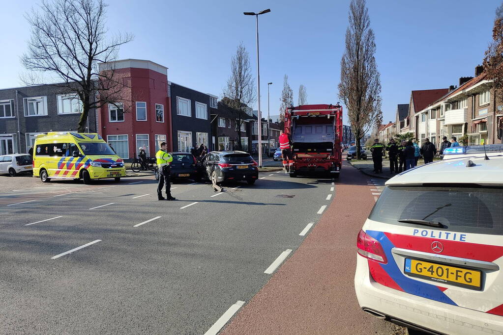 Auto's zwaar beschadigd door aanrijding