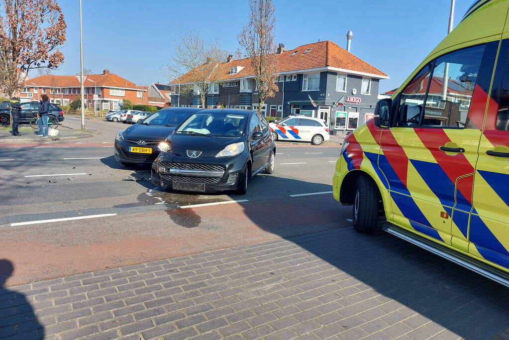Auto's zwaar beschadigd door aanrijding