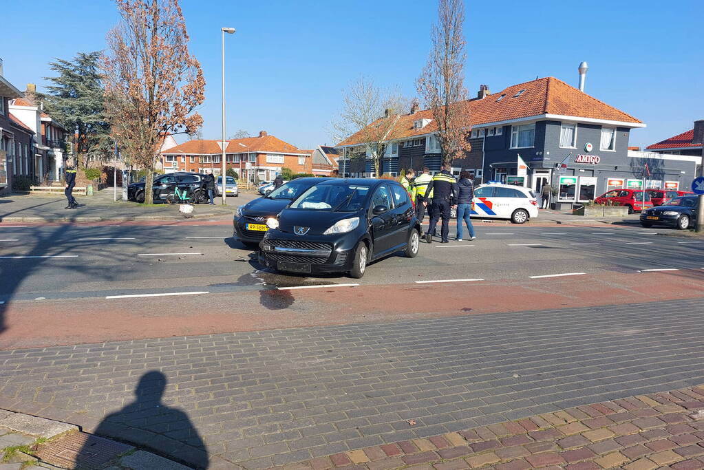 Auto's zwaar beschadigd door aanrijding