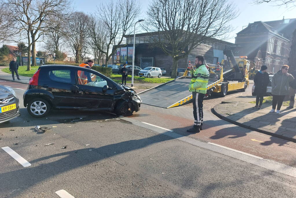 Auto's zwaar beschadigd door aanrijding