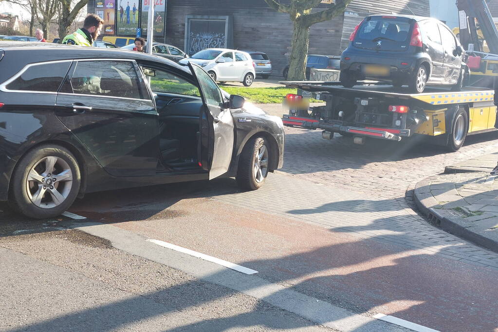 Auto's zwaar beschadigd door aanrijding