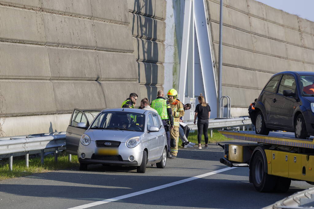 Ongeval op snelweg tussen meerdere voertuigen