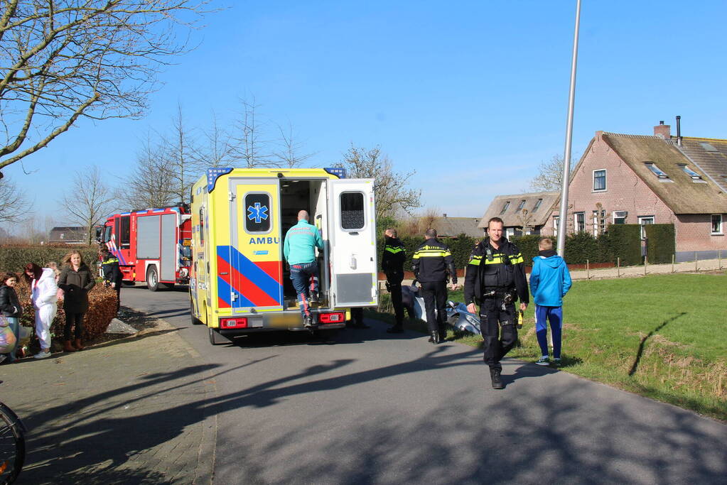 Personenauto raakt te water