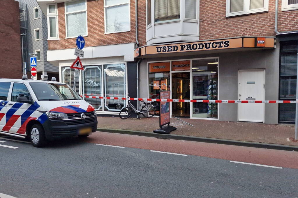 Politie lost schoten na gewapende overval