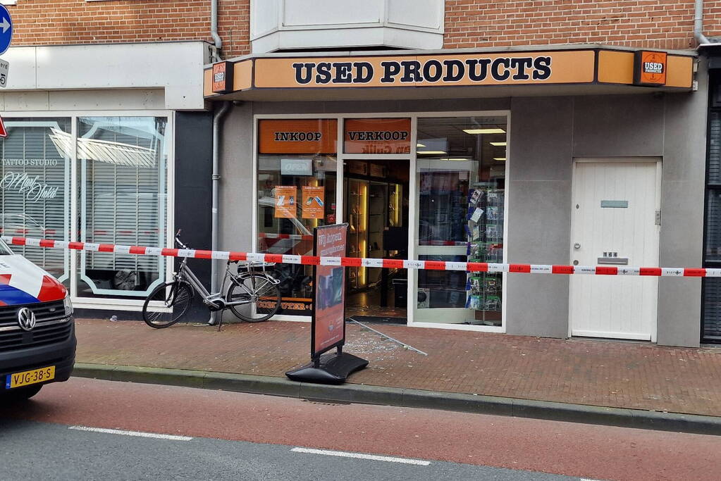 Politie lost schoten na gewapende overval