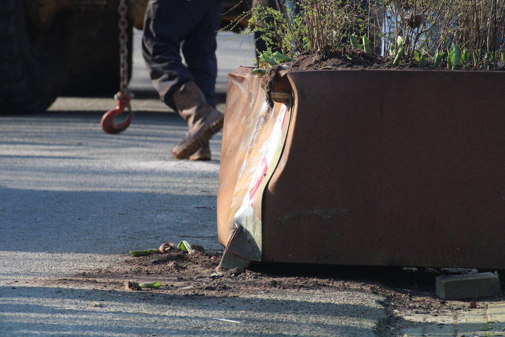Graafmachine op z'n kant terechtgekomen