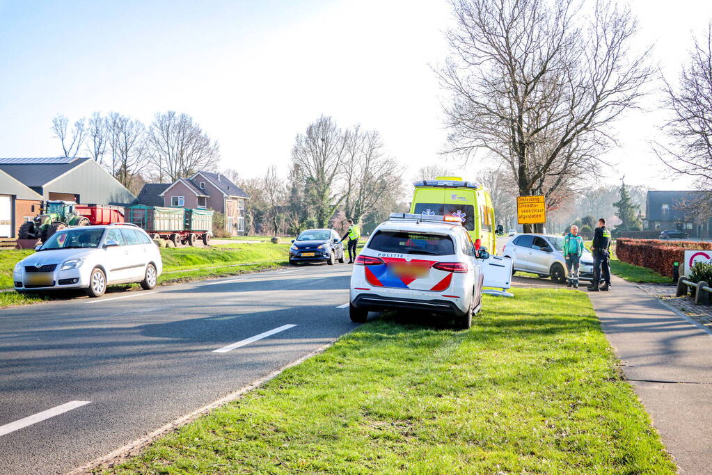 Automobilist gaat ervandoor na ongeval met drie andere auto's