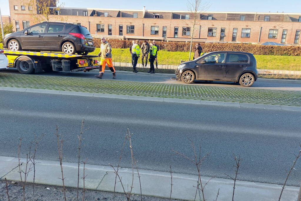 Meerdere voertuigen beschadigd na kop-staart aanrijding