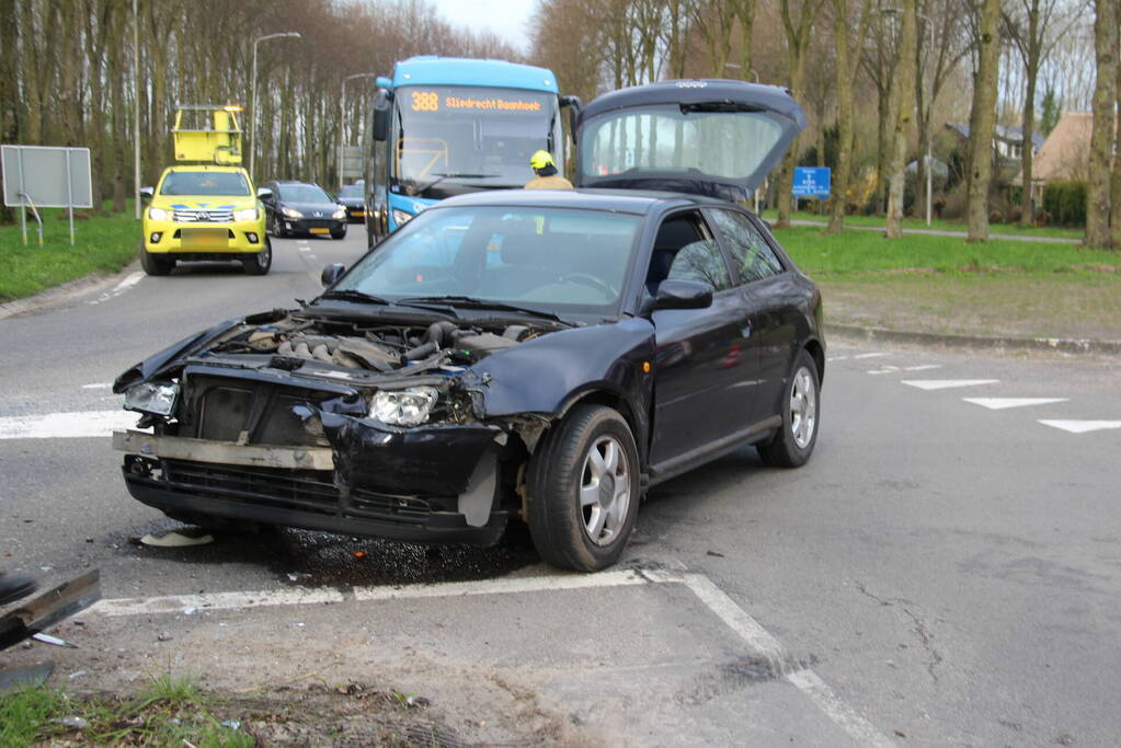 Veel schade bij ongeval op kruising