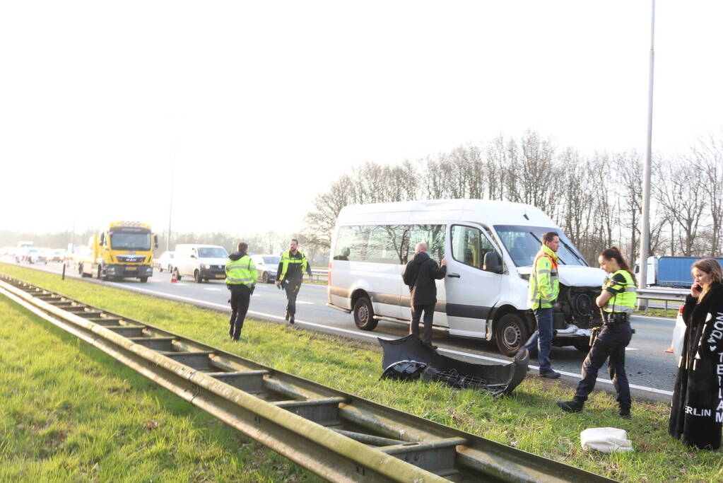 Veel schade bij ongeval tussen twee voertuigen