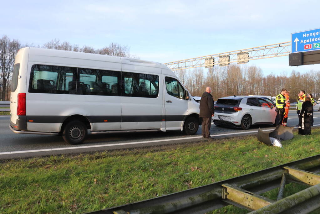 Veel schade bij ongeval tussen twee voertuigen