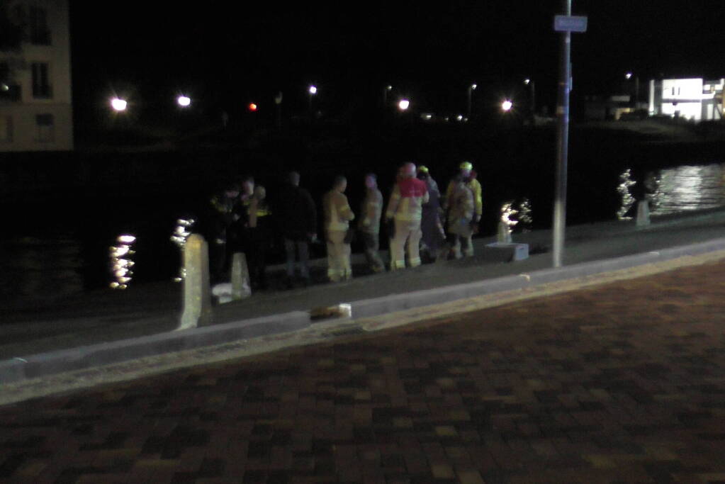 Persoon uit het water gered door politie en omstanders