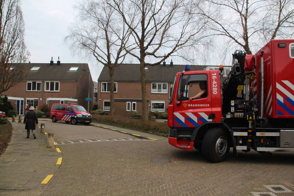 Spuitbus met industriële lijm ontploft