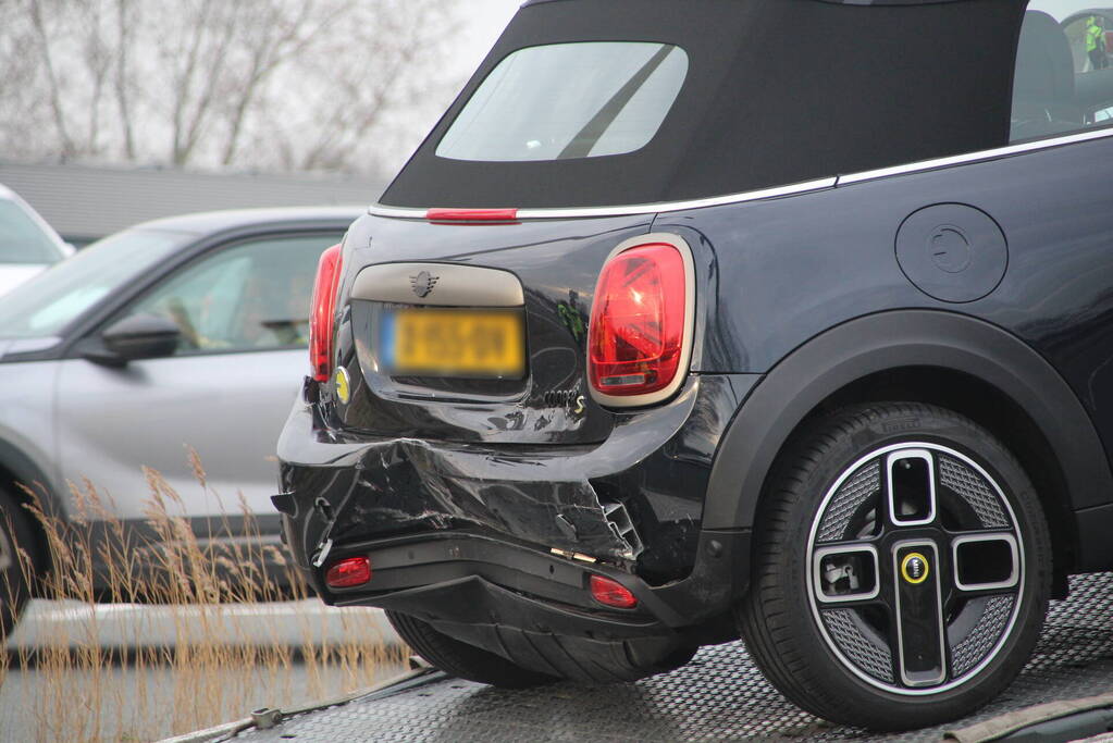 Twee voertuigen afgesleept na kop-staartaanrijding