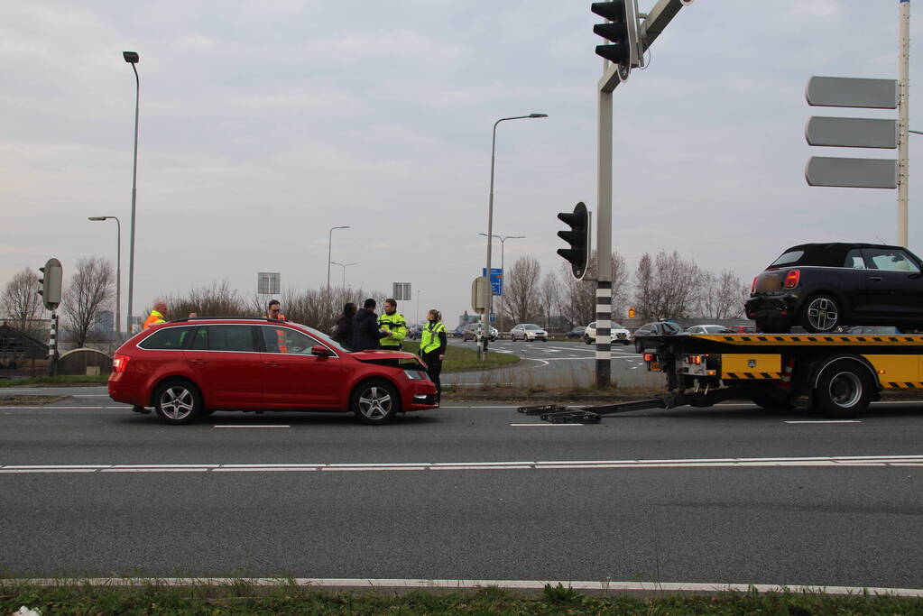 Twee voertuigen afgesleept na kop-staartaanrijding
