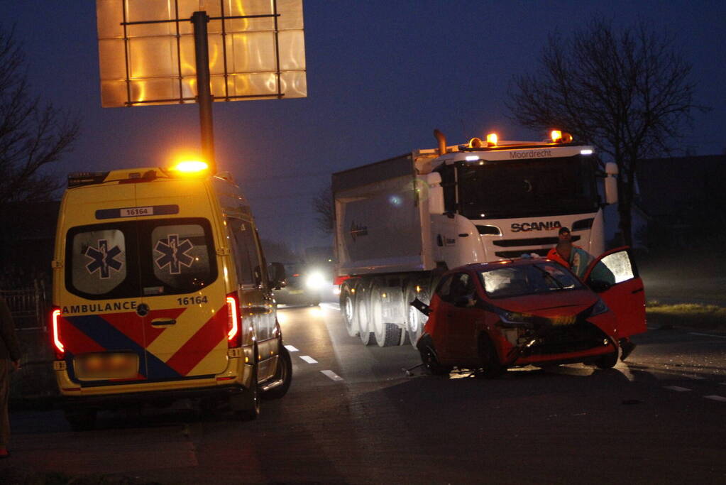 Meerdere voertuigen beschadigd bij botsing