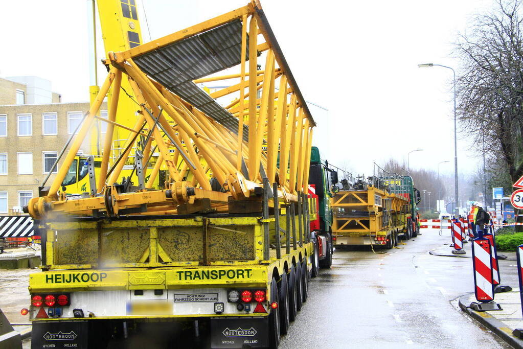 Weg afgesloten vanwege opbouw torenkraan voor nieuwbouw ziekenhuis