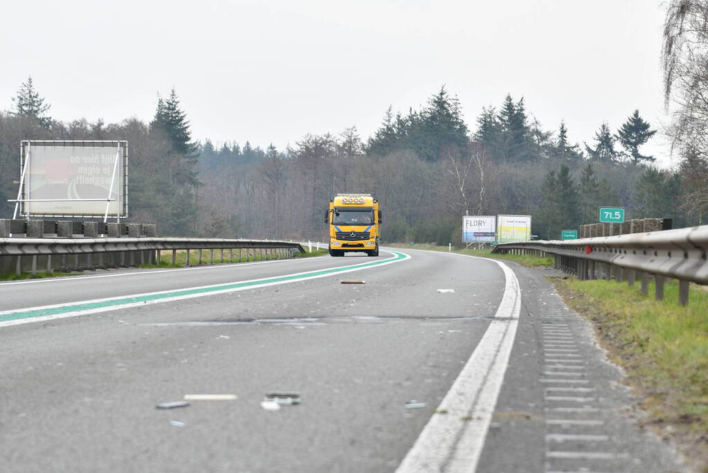 Meerdere auto's met lekke banden vanwege afgevallen lading