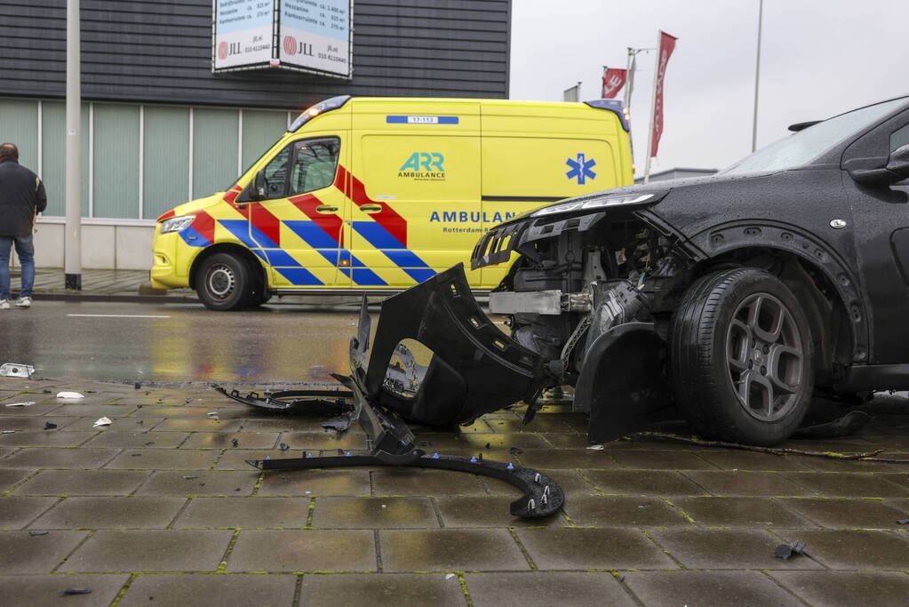 Auto's fiks beschadigd bij botsing