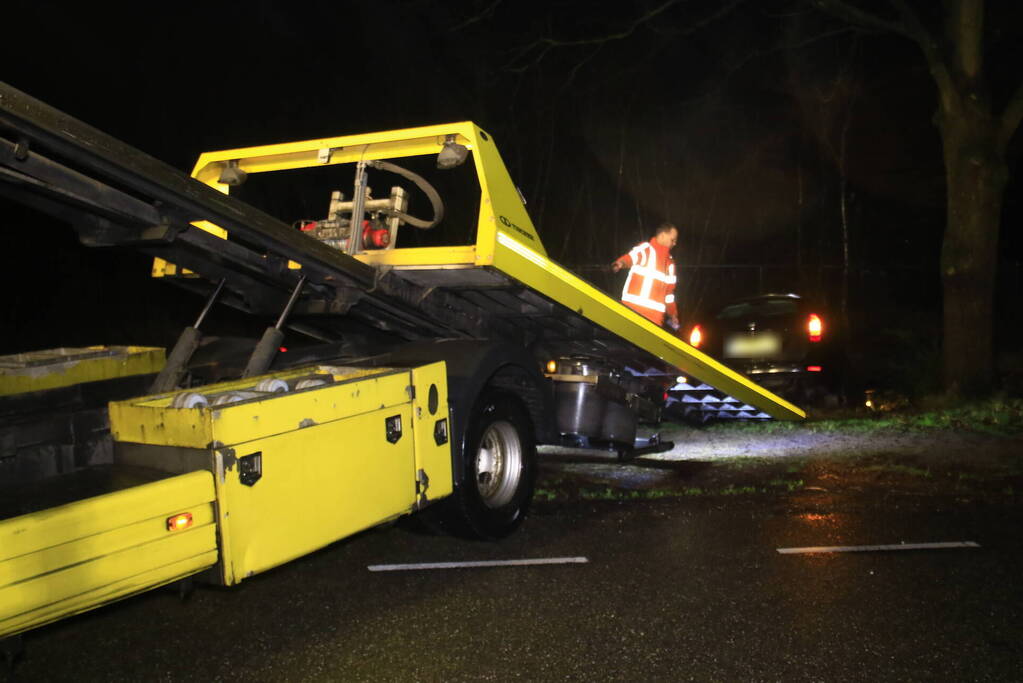 Automobilist verliest macht over stuur en belandt in sloot