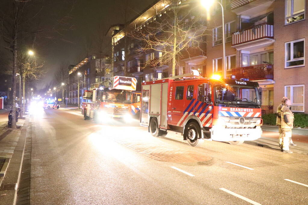 Brand in flatwoning snel onder controle