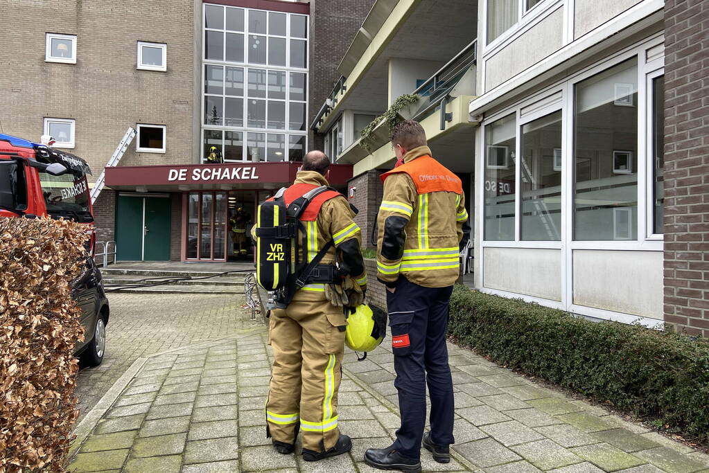 Brand op dak snel onder controle
