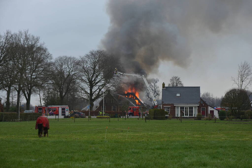 Woonboerderij verwoest door brand