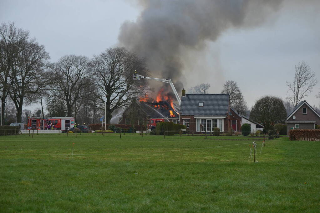 Woonboerderij verwoest door brand