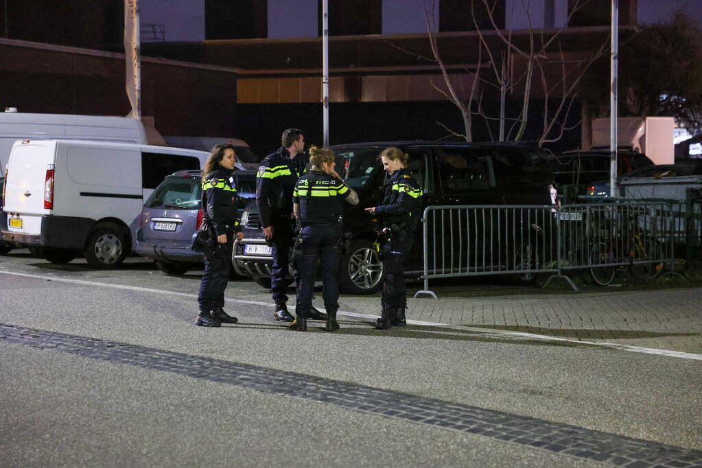 Brand tegen deur van winkel snel geblust