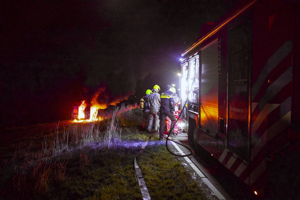 Bestelbus verwoest door brand