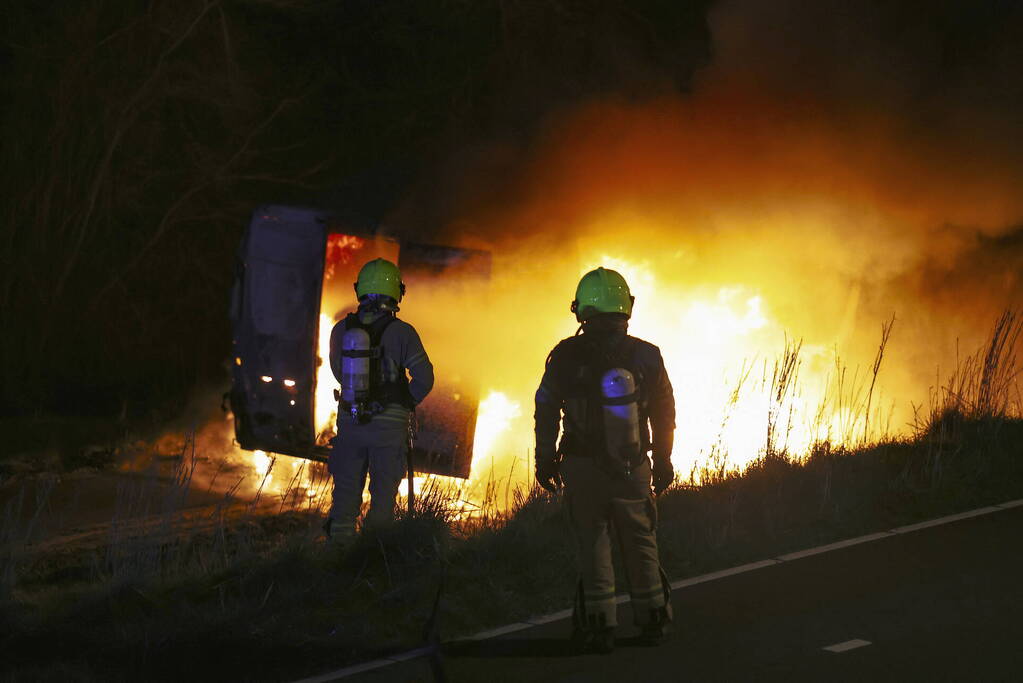 Bestelbus verwoest door brand