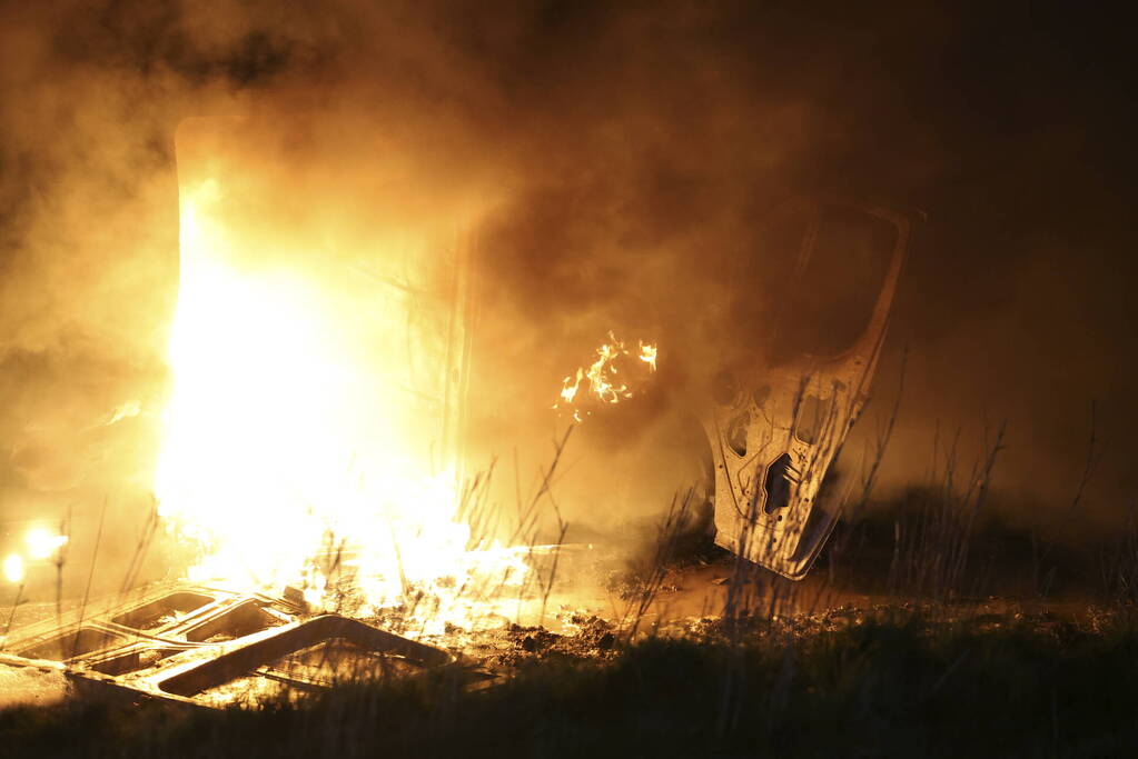 Bestelbus verwoest door brand