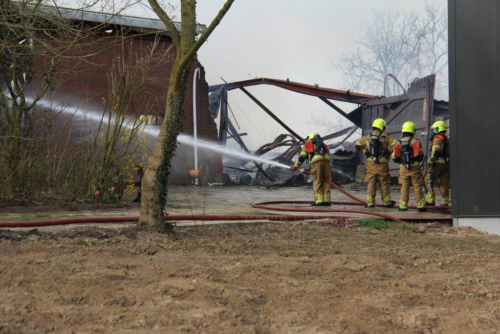 Hevige rookontwikkeling bij brand in loods