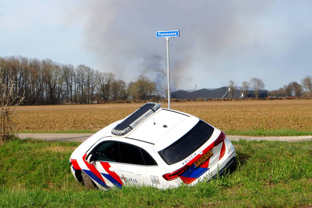 Hevige rookontwikkeling bij brand in loods
