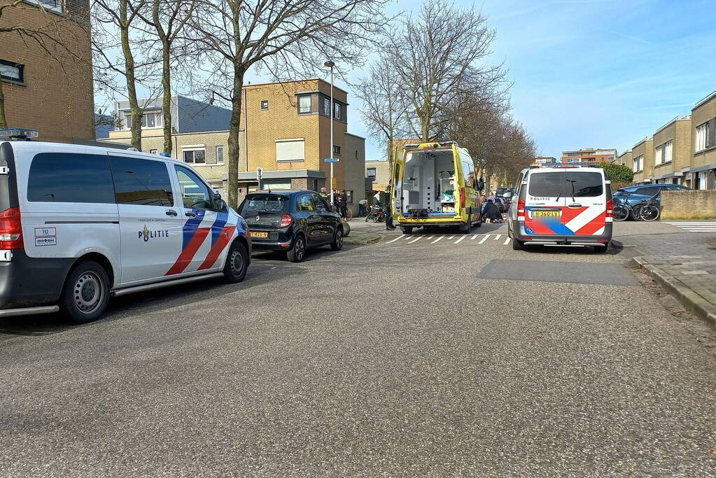Man op brommer overleden bij botsing met auto