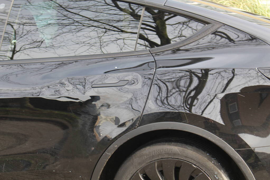 Man op brommer overleden bij botsing met auto