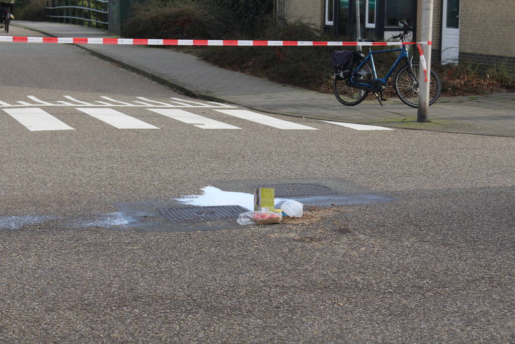 Man op brommer overleden bij botsing met auto